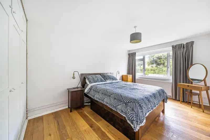 Flat For Sale , London, England