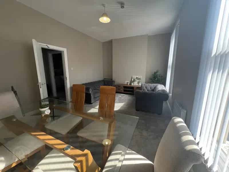 Modern Furnished Bedroom Near Queen's University Belfast