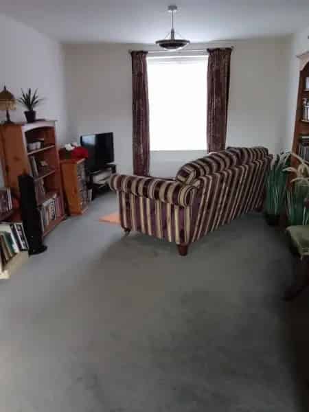 Ground Floor 1 Bed Flat Near Train Station