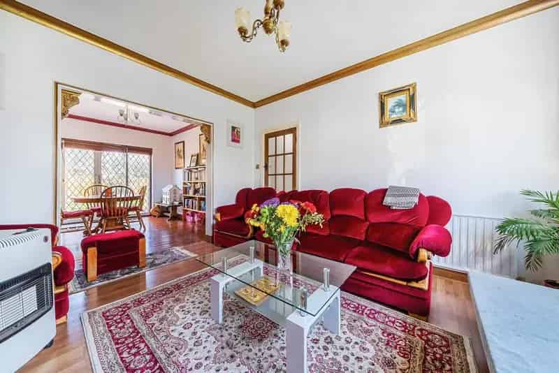 3-Bedroom Semi-Detached House Near Hayes High Street and Station