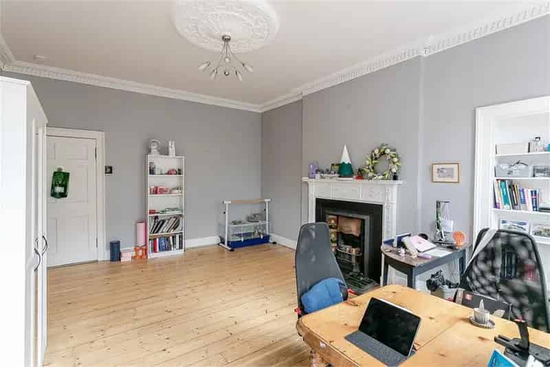 3 Bed Flat First Floor Edinburgh Newington