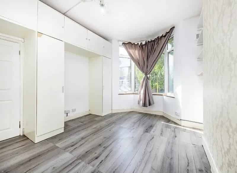 3-Bed Victorian House Buckingham Road Chain Free