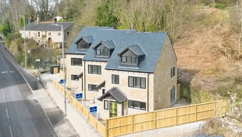 5 Bedroom Mid Terrace House Todmorden West Yorkshire
