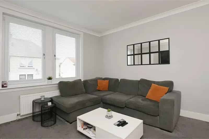 1 Bed Flat Upper with 1 Reception Room