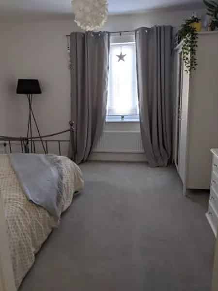 Ground Floor 2 Bedroom Flat Near Schools and Parks