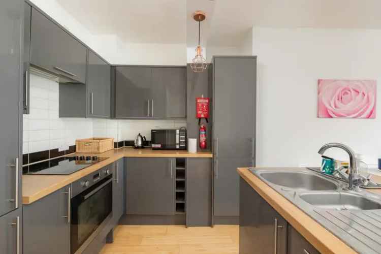 3 Bedroom Flat For Sale Leasehold With Outside Space