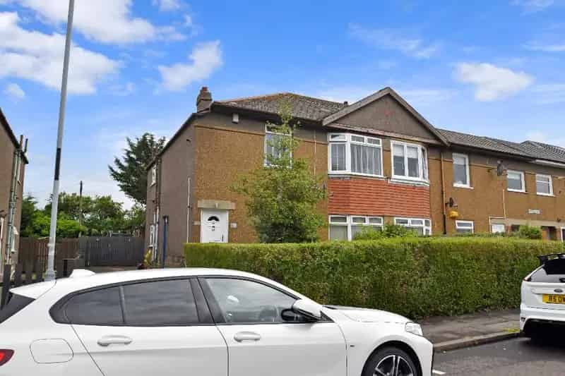 3 Bedroom Apartment for Sale in Cardonald Glasgow