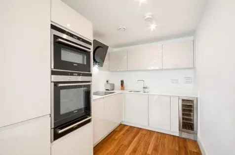 1 Bedroom Flat Aldgate London 61m² Modern Kitchen Free Broadband