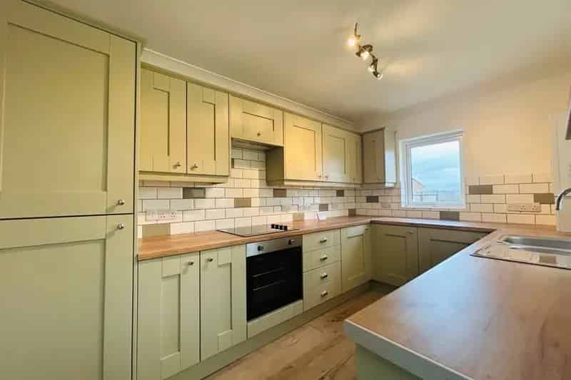 Four Double Bedroom Victorian House  Fully Refurbished with Parking