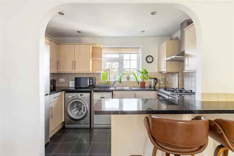 2 Bedroom Apartment in Tooting SW17 - Modern, Bright and Convenient