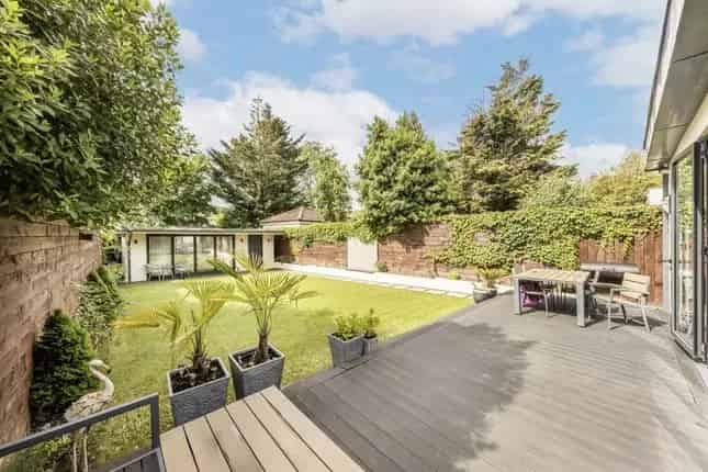 Four Bedroom Detached House for Sale in London NW4