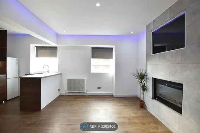 Luxury 2 Bedroom Penthouse Flat for Rent in Glasgow G11