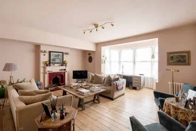 Semi Detached House Brondesbury Park 3600 sq ft Family Home
