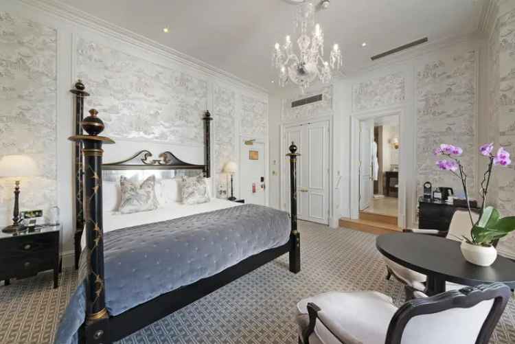 Elegant Kensington Studio Apartment near South Kensington Tube