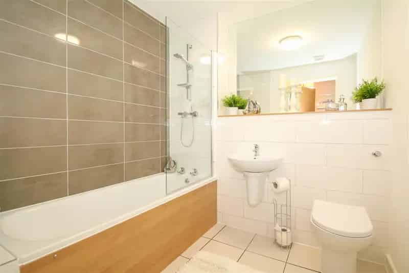 2 Bedroom Furnished Apartment Near Piccadilly Station