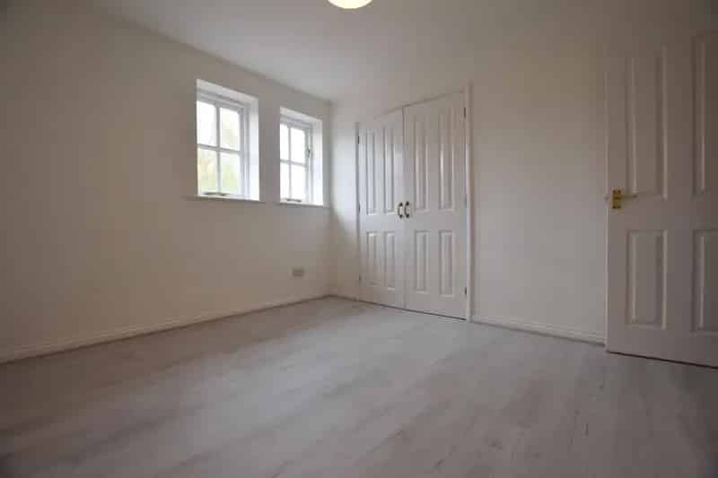 1 Double Bedroom House Church Langley Modern Kitchen Garden Parking