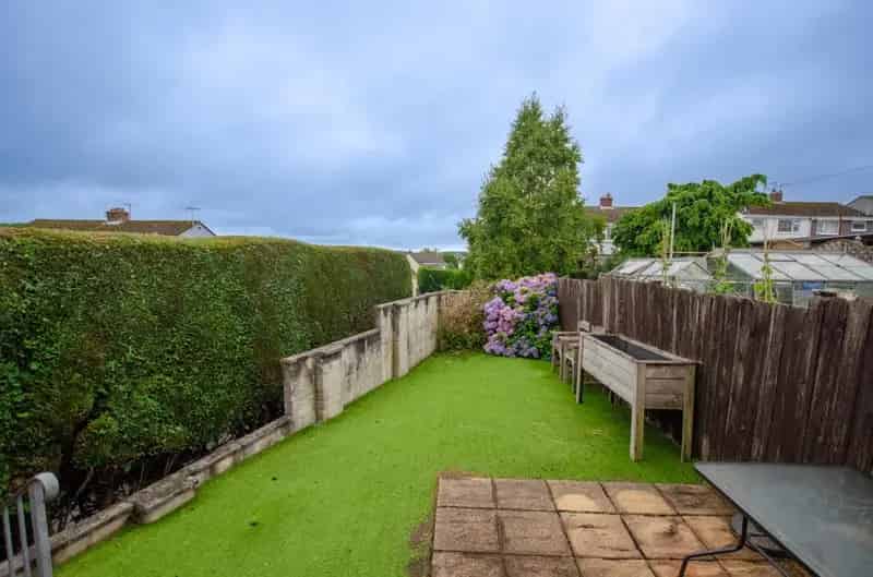 5 Bedroom Semi-Detached House for Sale