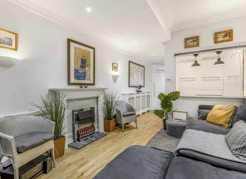 Flat For Sale , Belgrave Road, London, England