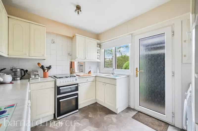 Family Home Near Station Shops Schools Two Double Bedrooms Large Loft