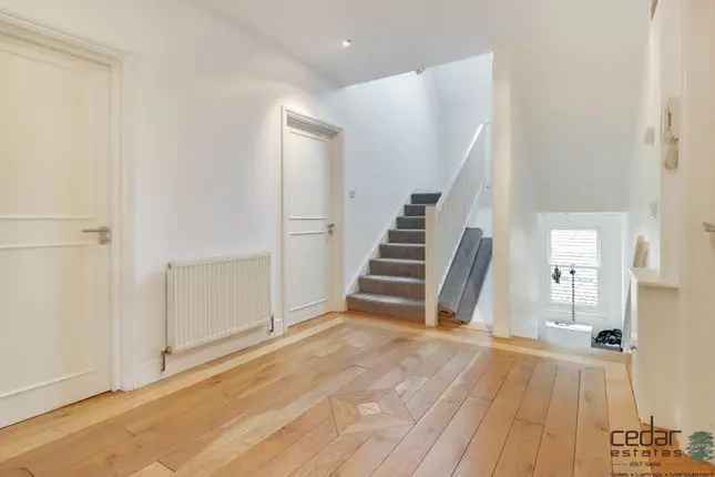 Flat to Rent Compayne Gardens London NW6