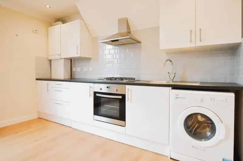 Spacious One Bedroom Apartment Near St Albans City Station