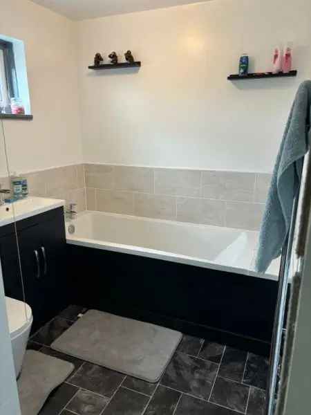 2 Bedroom Bungalow New Bathroom Driveway Garden