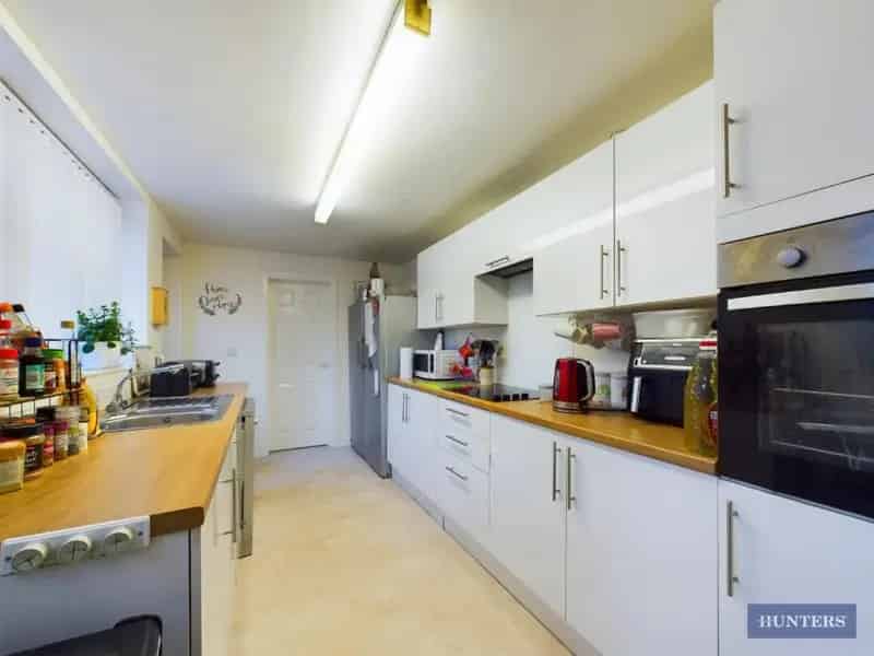 4 Bed Mid Terrace House For Sale