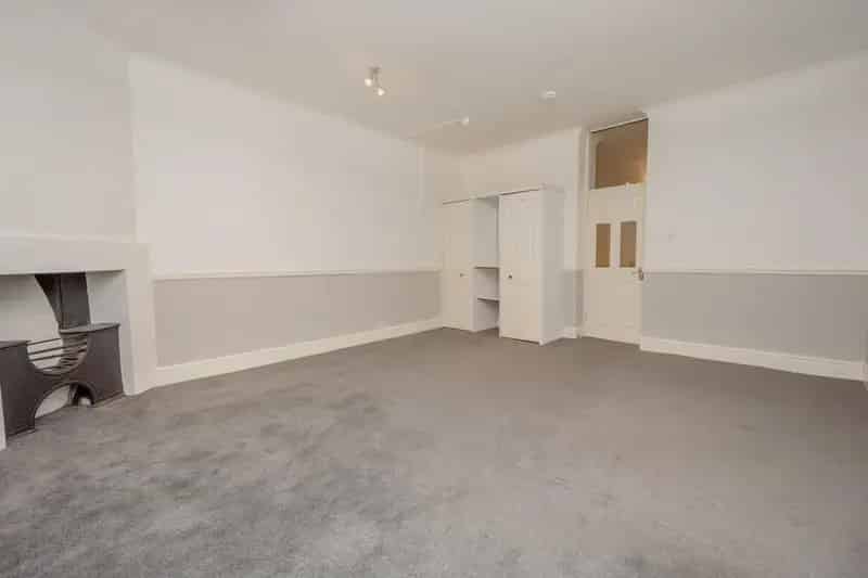 1 Bedroom Flat July 17th Available