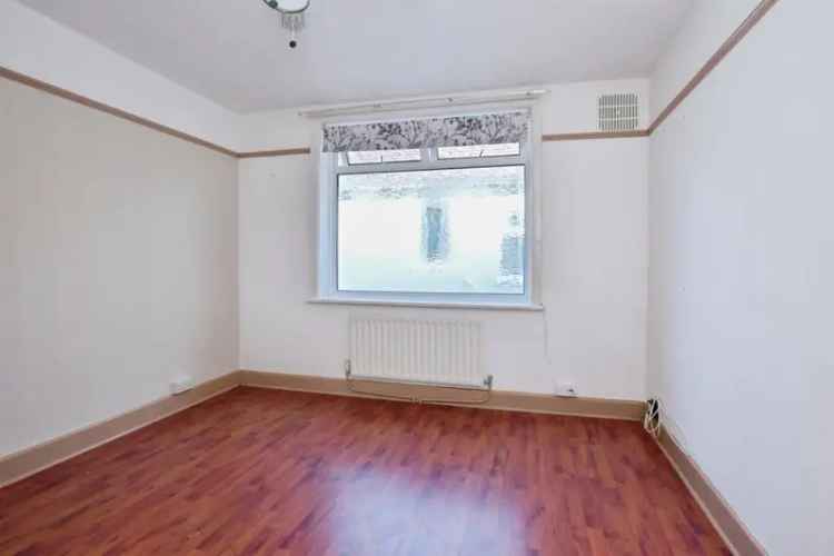 Spacious 3-Bed Detached Bungalow with Large Garden Durdells Avenue