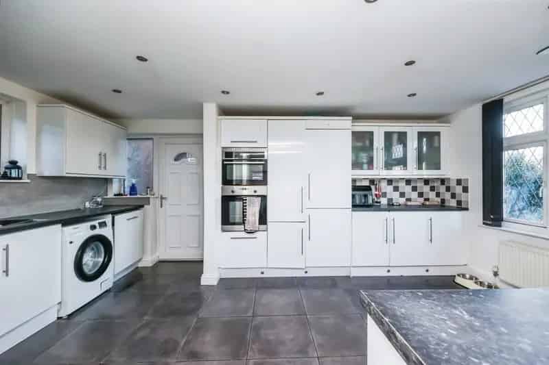 Four Bedroom Detached House with Solar Panels and Gardens
