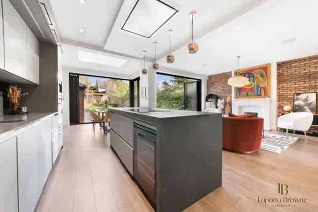 5-Bedroom House for Sale in Lyndale Avenue NW2