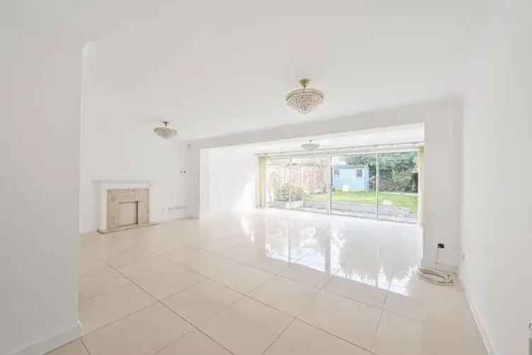 4 Bedroom Semi-Detached House for Sale in Barnet