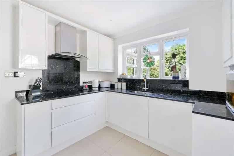 4 Bed Detached House for Sale in Mogador Lower Kingswood