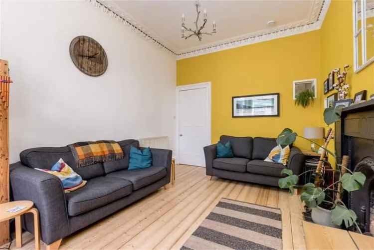 2 Bed Flat - Maindoor with 1 Reception Room