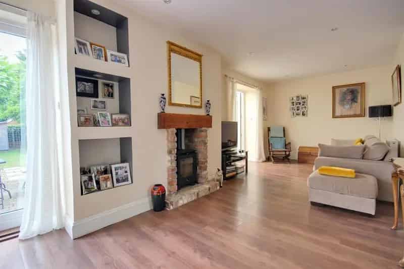 3 Bedroom Character Cottage for Sale in Kirk Ella