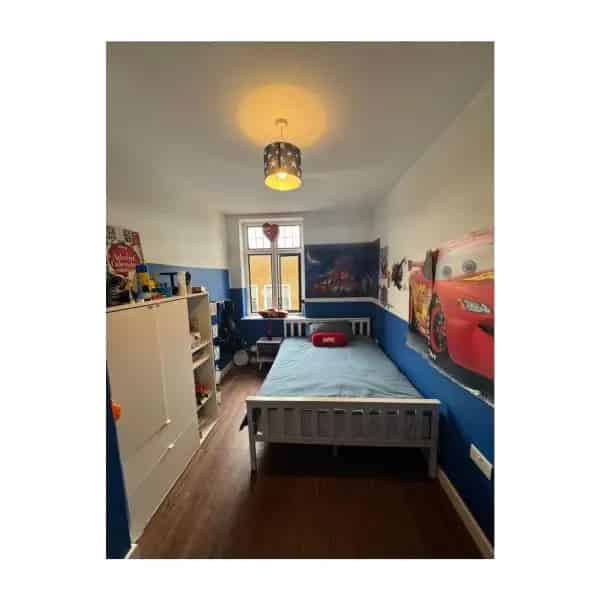 Spacious Family Home Near Public Parking