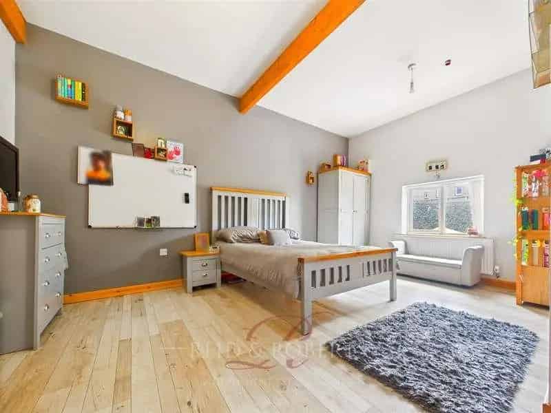 6 Bed House for Sale in Trelogan