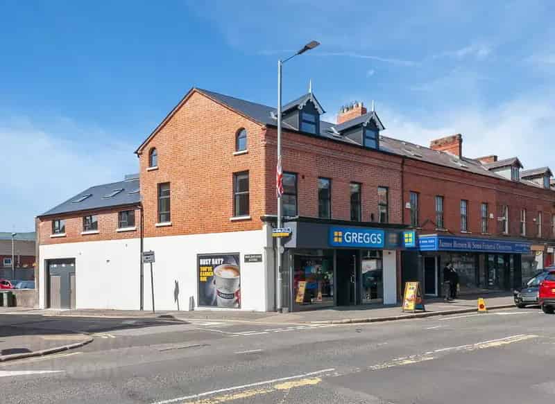 Renovated Apartment Lisburn Road Two Double Bedrooms Modern Kitchen