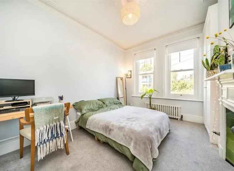 Beautiful 2-Bed House near Oval and Stockwell - Share of Freehold