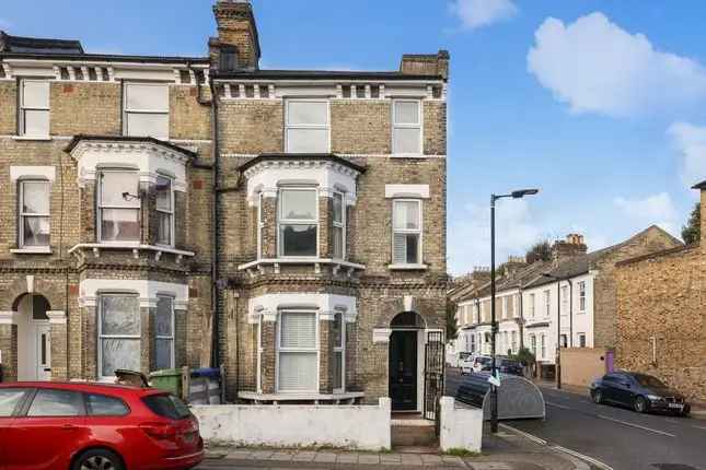 Terraced house to rent in Shenley Road, London, London SE5