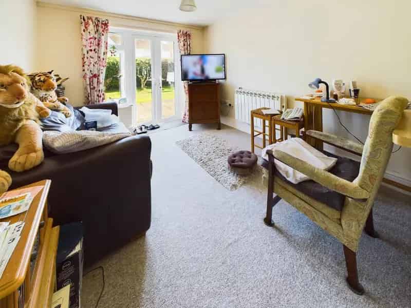 7 Bed Flat for Sale - Substantial Property with 7 Apartments