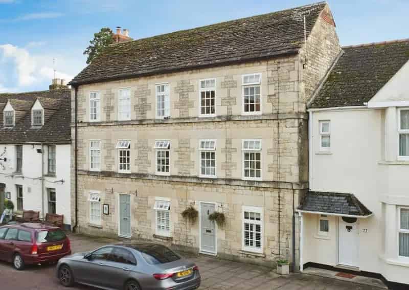 3 Bedroom Townhouse Cricklade Grade II Listed