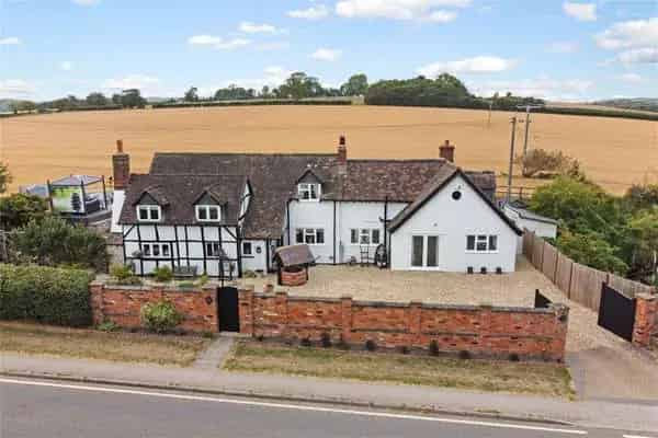 Ivy Cottage Salford Priors Charming Period House with Modern Updates