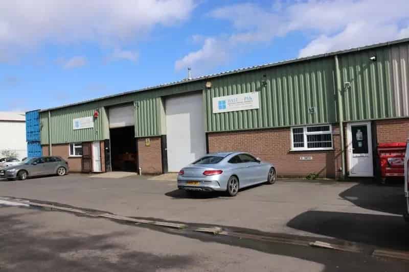 Mid Terrace Unit with Roller Shutter Door and Ample Parking