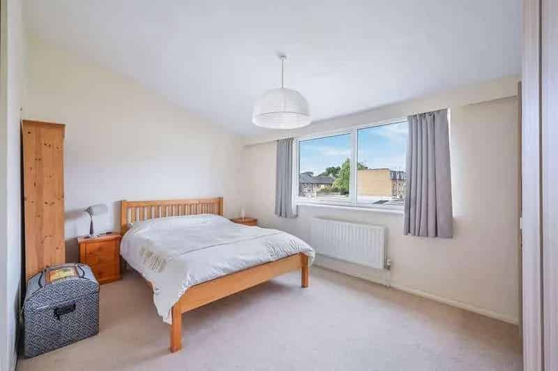 3 Bed House for Sale near Surbiton