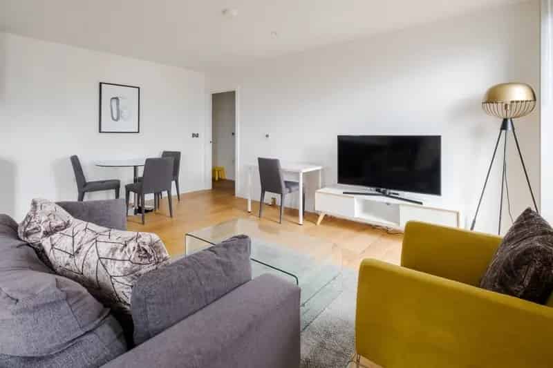 1 Bedroom Flat to Rent in Luxe Tower Near Tower Hill