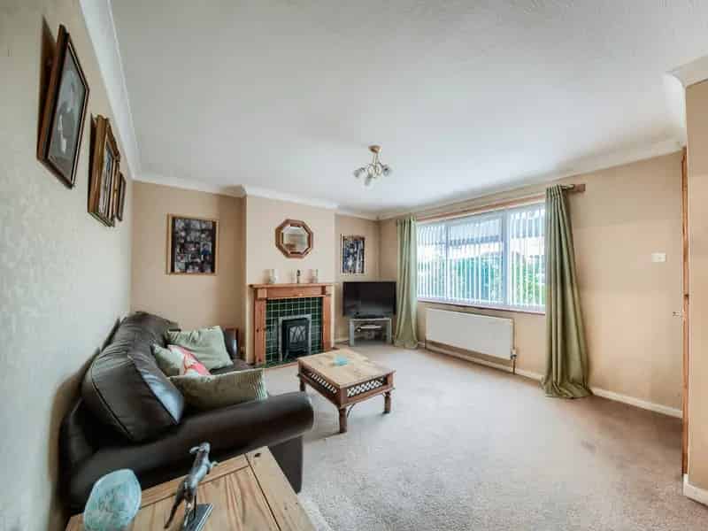 3 Bed Semi-Detached House For Sale - Large Driveway & Garden