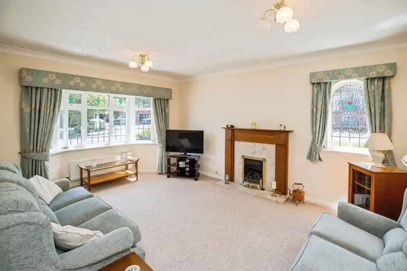 Four Bedroom Detached House Manor Park