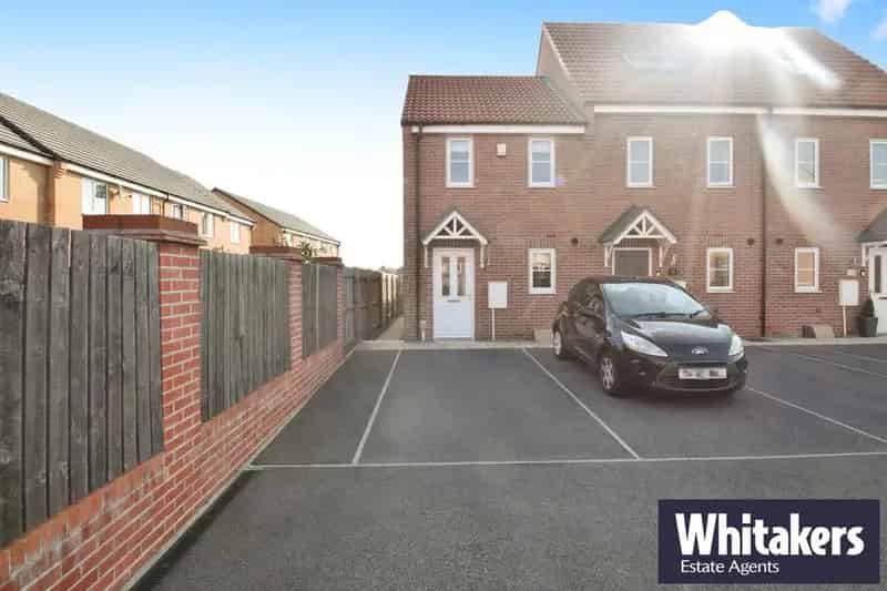 2 Bedroom End Terrace House to Rent