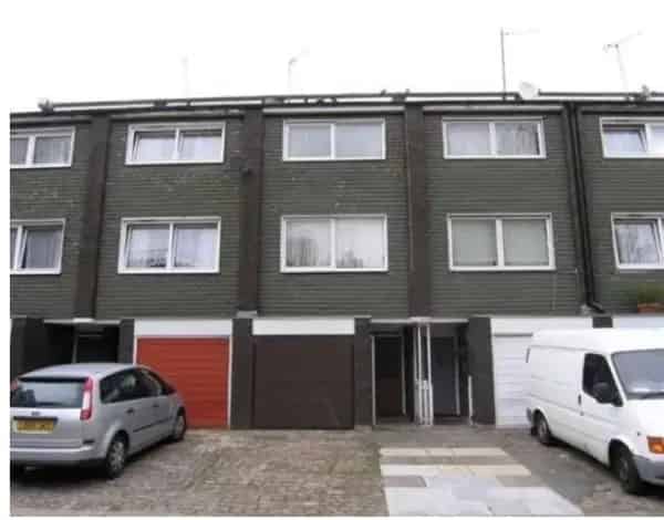 3 Bed Terrace House with Attic and Garage Conversion